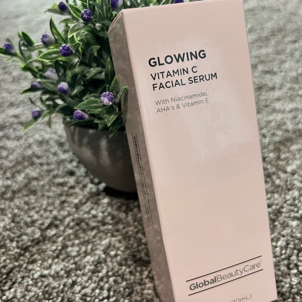 Glowing Vitamin C Facial Serum - White